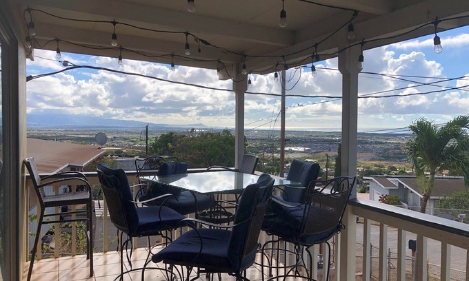 Makakilo City Casa | 3-bedroom house in charming Kapolei with WiFi, AC. Live the island life