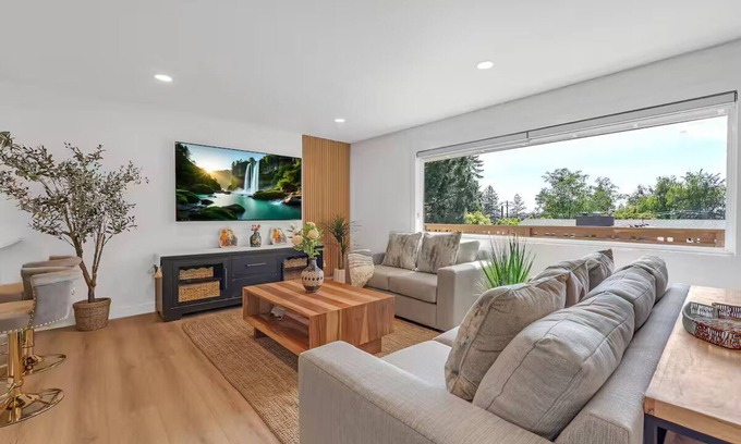 West Haven-Sylvan Casa | 3-bedroom house in cool Portland with WiFi, AC. Enjoy your stay