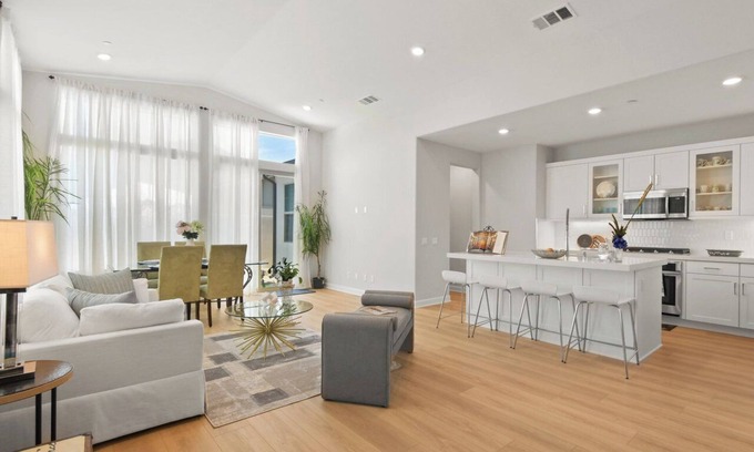 Carmel Mountain Ranch Casa | 3-bedroom house in fabulous San Diego with Deluxe Resort-living !