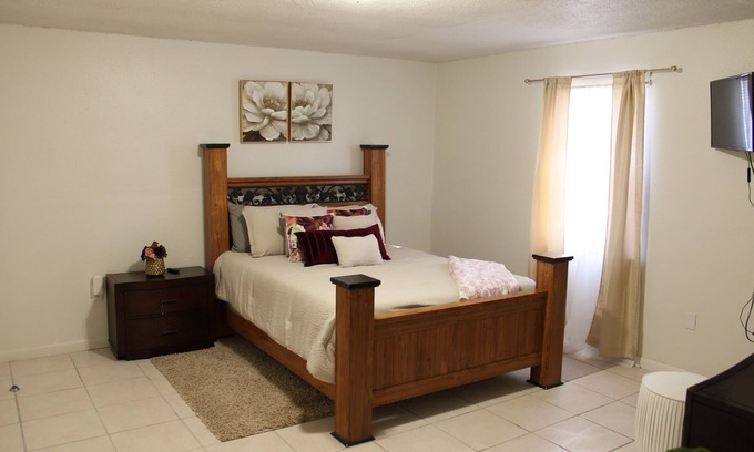 Lake City Casa | 3-bedroom house in gorgeous Lake City with WiFi, AC and country comfort