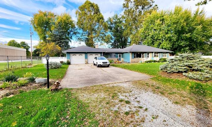 South Bend Casa | 3-bedroom house in South Bend close to all your needs.