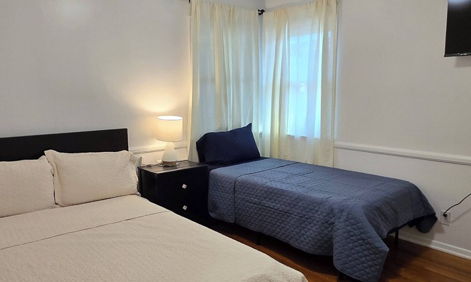 Midway City Casa | 3-bedroom house in peaceful Midway City near Disneyland