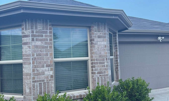 Justin Casa | 3-bedroom house in welcoming Justin with WiFi, AC. Enjoy your stay