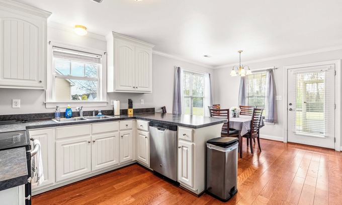 Kenly Casa | 3-bedroom house in welcoming Kenly with Screened in patio, Grill, 1 acre yard.