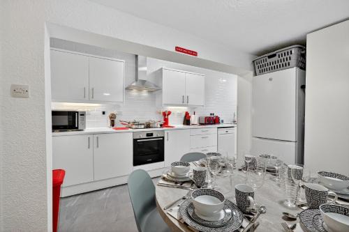 Lisburn Apartamento | 3 Bedroom House, Lisburn, 16 minutes to Belfast, Parking