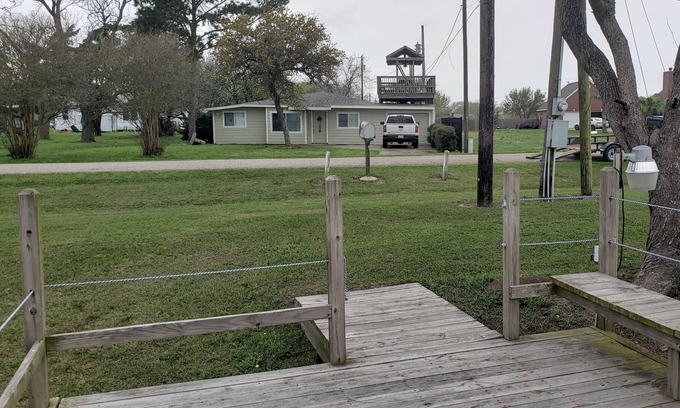 Palacios Casa | Casa de 3 dormitorios en el agua con muelle de pesca