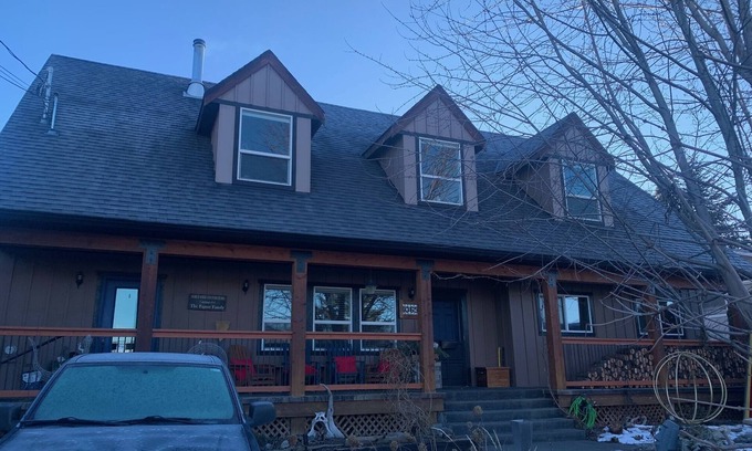 Central Okanagan Casa | 3 bedroom house, pet friendly, large yard, close to lake