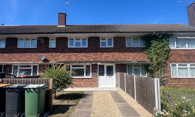 Dunstable Casa | 3 Bedroom House - Sleeps 5 & Free Parking