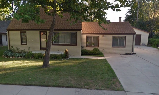 St. Clair Shores Casa | 3 Bedroom House Getaway, near Downtown Detroit & Lake St Clair