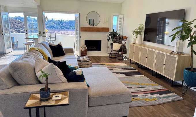 Kit Carson Casa | 3 Bedroom House w/Beautiful views near Wild Animal Park and Wine Tasting