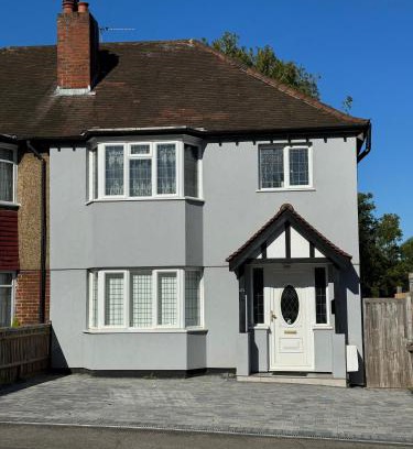 Sutton West Apartamento | 3 Bedroom House with Garden in Cheam, London