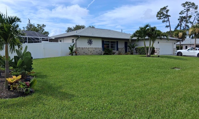 South Venice Casa | 3-bedroom house with private pool ,close to beautiful beaches!