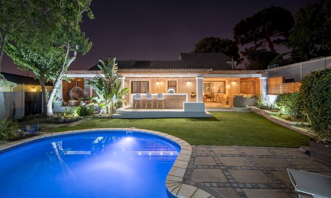 Constantia Casa | 3-Bedroom House with big Porch, Outdoor Kitchen, Heat Pump heated Swimming Pool