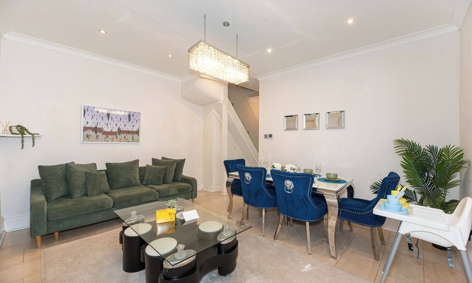 Loxford Apartamento | 3 Bedroom House with Private Garden & FREE Parking in Ilford , East London