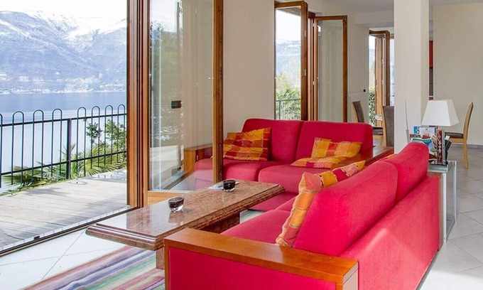 Brezzo di Bedero Apartamento | Grande 3 Cama Moderno apartamento con vistas al impresionante lago en el Lago Maggiore
