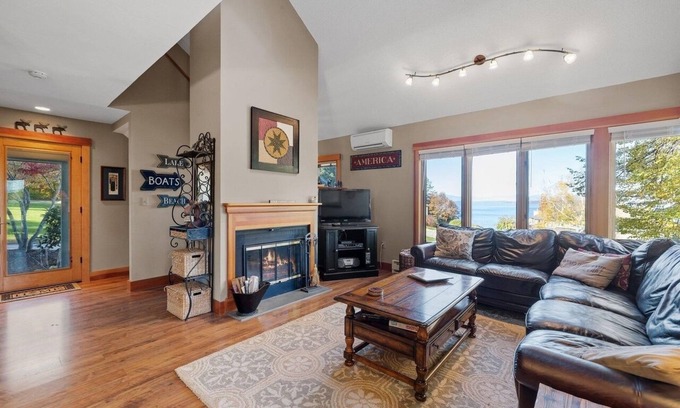 Gilford Casa | 3 Bedroom lakeview townhouse!