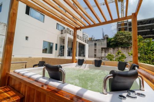 Manga Casa | 3 Bedroom Luxury Villa - Minutes to Walled City