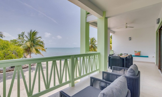 Cocoplum Condominio | 3 Bedroom Luxury Beachfront Condo Brand New Pool