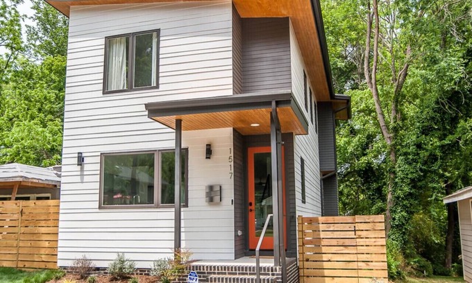 Downtown Casa | 3 Bedroom Modern Home Downtown