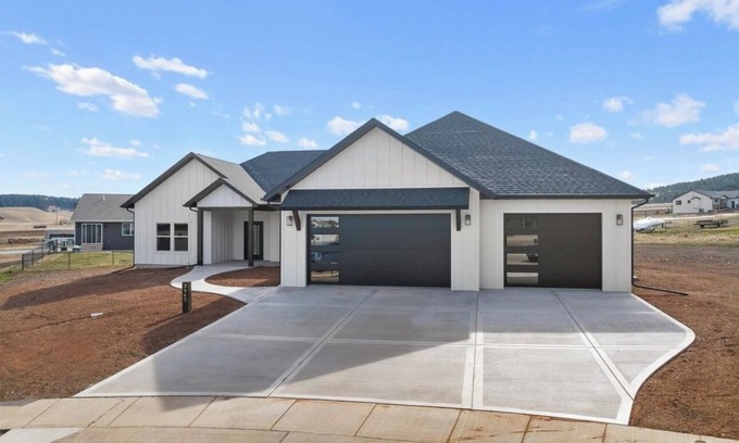 Sturgis Casa | 3-bedroom modern house in Sturgis.