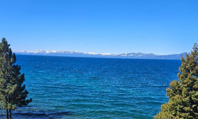 Brockway Condominio | 3-bedroom newly renovated condo with beautiful views of Lake Tahoe. Pet Friendly