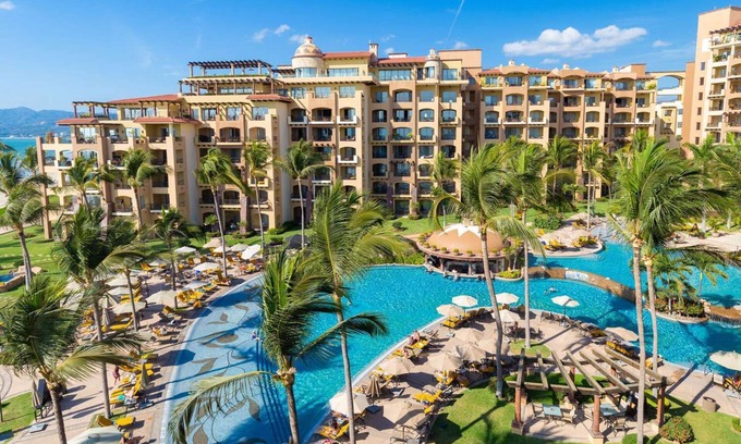 Flamingos Apartamento | 3 bedroom oceanfront suite with terrace, Jacuzzi and all the amenities