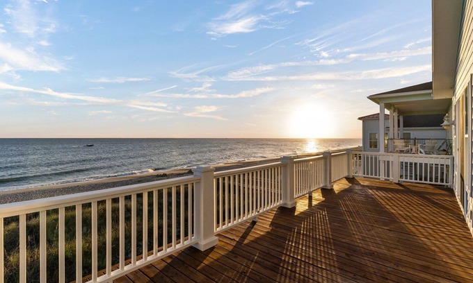 Oak Island Casa | 3 Bedroom oceanfront house with amazing views!