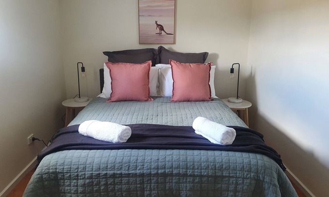 Kyneton Casa | 3 Bedroom Off-Grid Kyneton