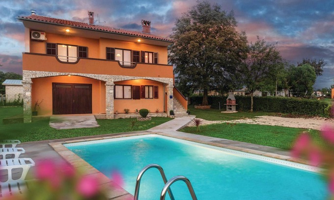 Grandici Casa | Hermosa casa en Barban con cocina
