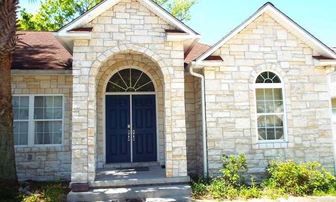 Little River Casa | 3-bedroom Pond View House in wonderful Little River 6miles to North Myrtle Beach