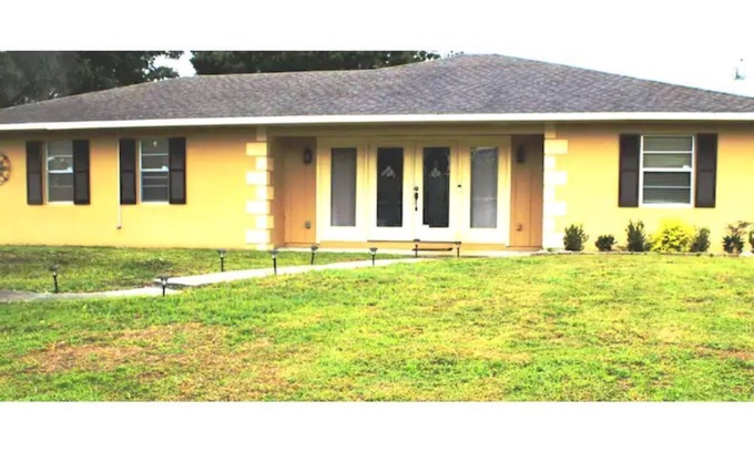 Lakeland Casa | 3 bedroom pool home w/ AC Game Room. Pet friendly!