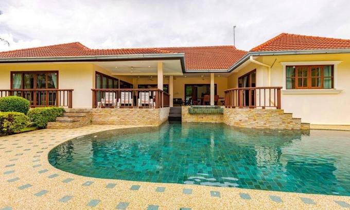 Nong Kae Casa | 3 Bedroom Pool Villa in Great Location CV3