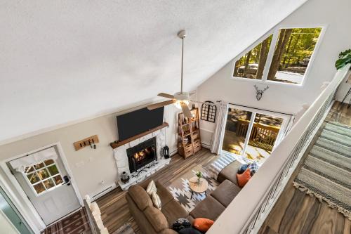 Albrightsville Casa | 3 bedroom Rental pet friendly, fireplace, hot tub, near ski resorts
