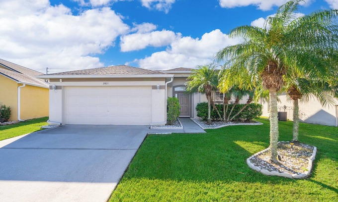 Crescent Lakes Casa | 3 Bedroom SF Pool Home-WiFi, Games Room, ROKU