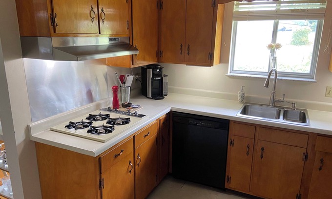 Star City Casa | 3-bedroom Single Floor House Close to Mylan Puskar Stadium