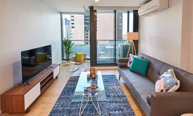 Southbank Apartamento | 3-bedroom Southbank Apartment: Walk to Crown Casino, Eureka Tower, & QV Garden
