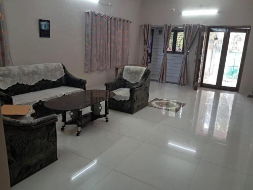 Daman Apartamento | 3 Bedroom Spacious Bungalow Nr DEVKA Beach