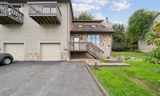 Cheat Lake Casa | 3 Bedroom Townhome next to Cheat Lake / Sunset Beach Marina!