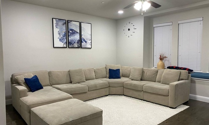 Northeast Carrollton Casa | 3-Bedroom Townhome with AC and WiFi in Carrollton