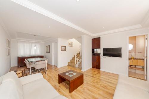 Bigorrilho Casa | 3 bedroom townhouse Curitiba