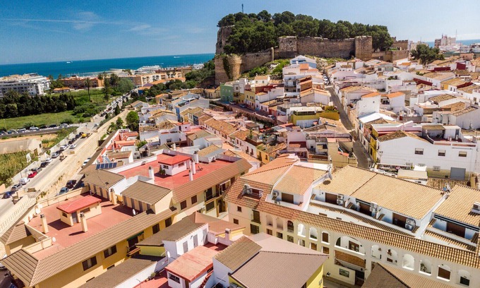 Denia Old Town Chalet De Esquí | Casa adosada de 3 dormitorios en el corazón del casco antiguo