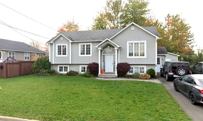 Moncton Casa | 3 Bedroom Upper unit House