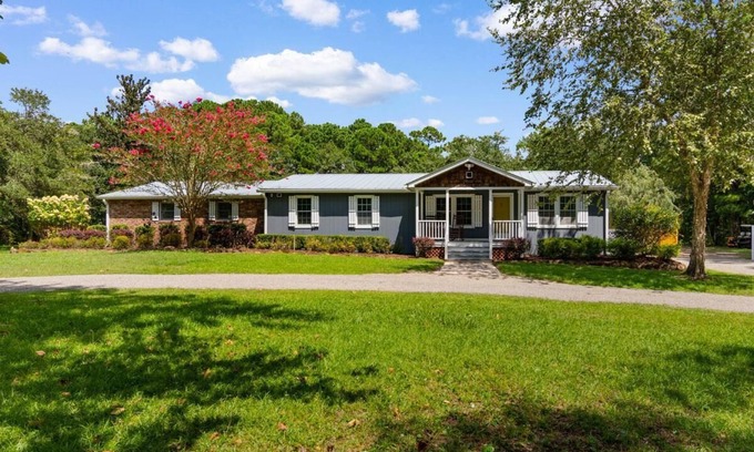 Pawleys Island Casa | 3 Bedroom Vacation Home with Salt Water Pool