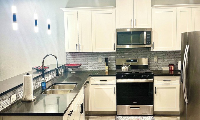North Houston Casa | 3-bedroom vacation home just 13 minutes from Minute Maid Park