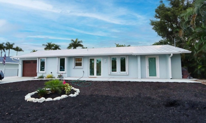 Sanibel Casa | 3-bedroom vacation home just steps from Periwinkle Way