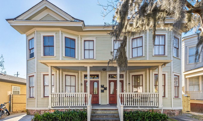 Thomas Square Casa | Victorian Townhouse in Savannah!