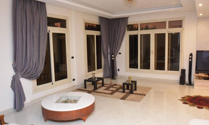 New Cairo Villa | 3 Bedroom Villa 10mins to Airport & CFC