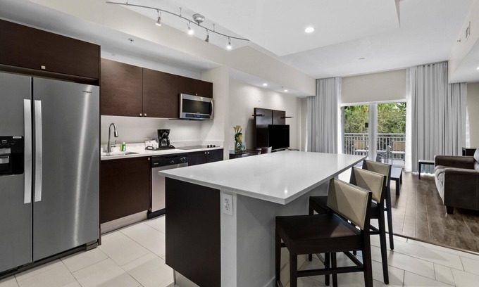 Ludlam Condominio | 3 Bedroom Villa, 4 bathrooms, sleep 8, Resort Pool