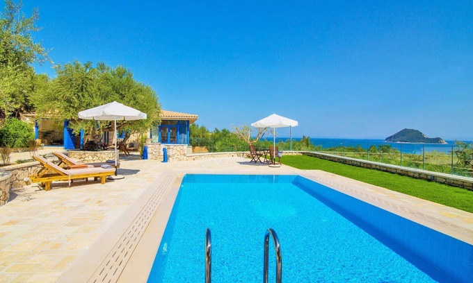 Porto Koukla Villa | Una villa con capacidad para 6 personas en 3 habitaciones.