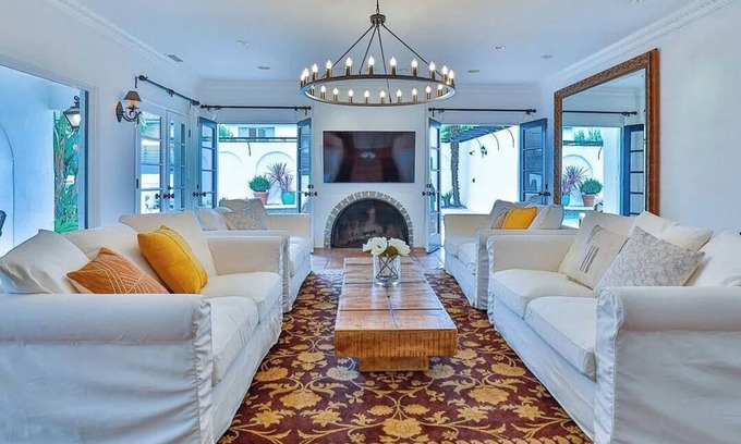 Sherman Oaks Villa | 3-bedroom villa in marvelous Los Angeles with 300 People Event Space.